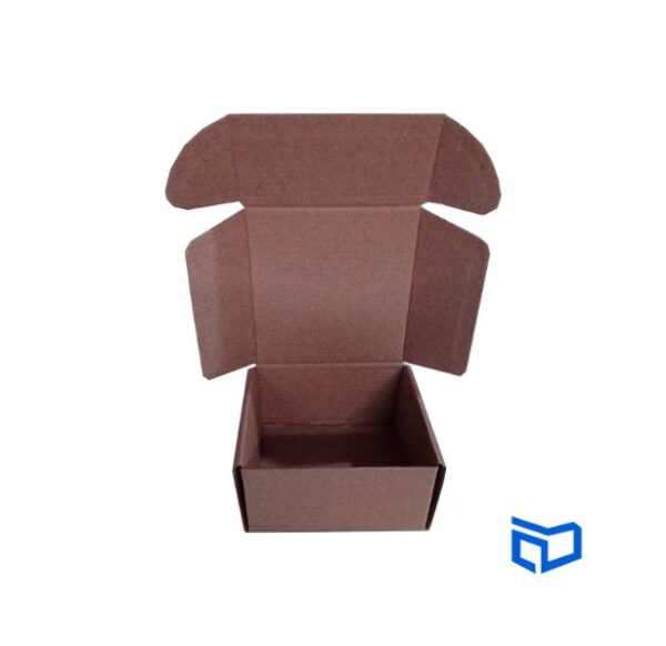 Caja postal de cartón en medidas de 12x12x6cm