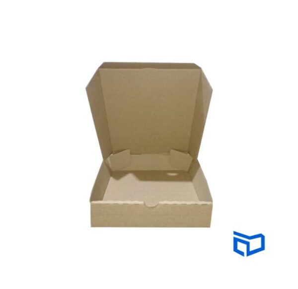 Caja de pizza de cartón de 16x18x4 cm, abierta, exhibiendo el espacio para la pizza en su interior.