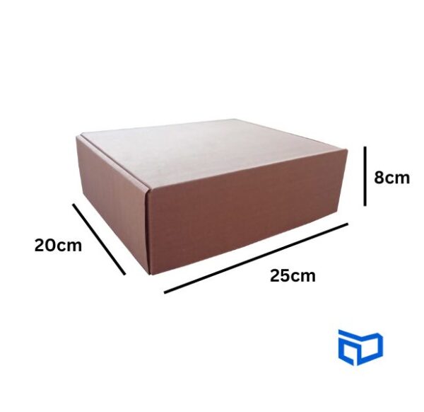 Caja postal de cartón en medidas de 25x20x8cm